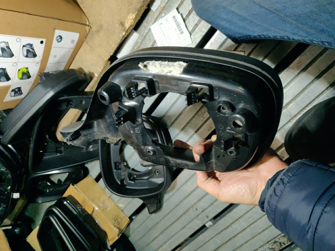 Aro da Capa do Espelho Retrovisor Direito BMW X3 (E83) | 03 - 11 Imagem-3 Aro da Capa do Espelho Retrovisor Direito BMW X3 (E83) | 03 - 11 Imagem-3