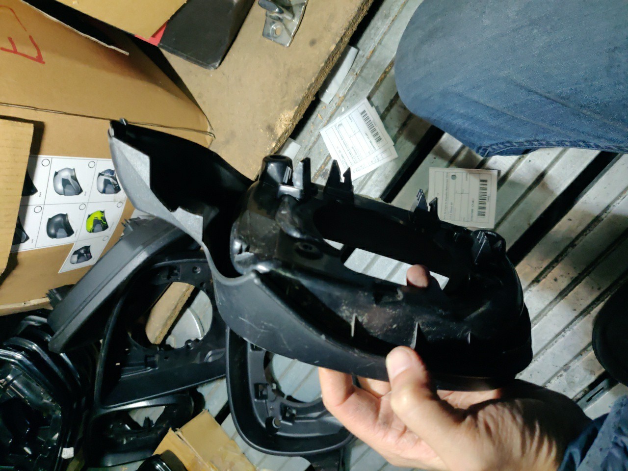 Aro da Capa do Espelho Retrovisor Direito BMW X3 (E83) | 03 - 11 Imagem-4 Aro da Capa do Espelho Retrovisor Direito BMW X3 (E83) | 03 - 11 Imagem-4