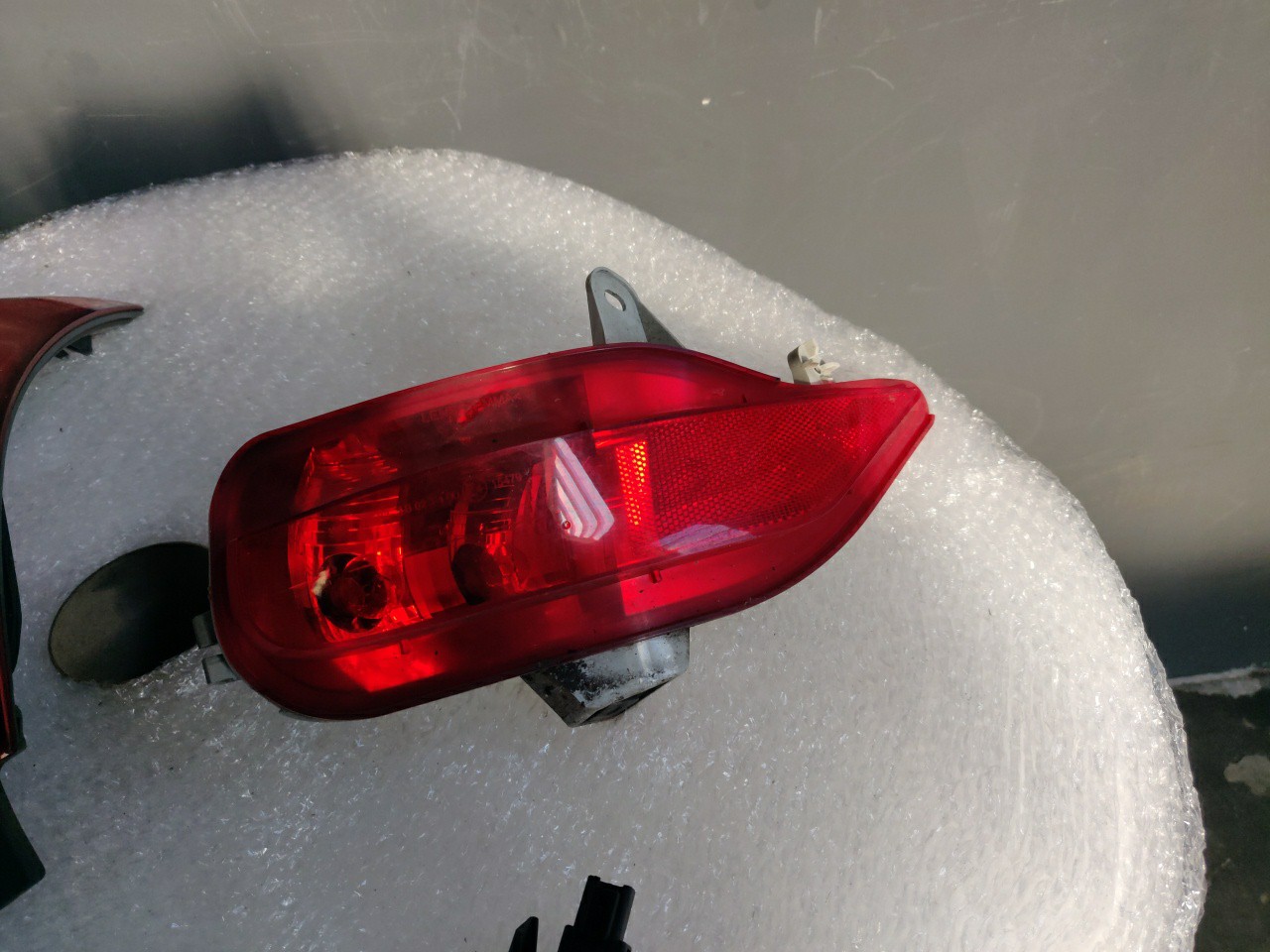 Farolim Refletor Esquerdo TOYOTA AVENSIS três volumes (_T27_) | 08 - 18