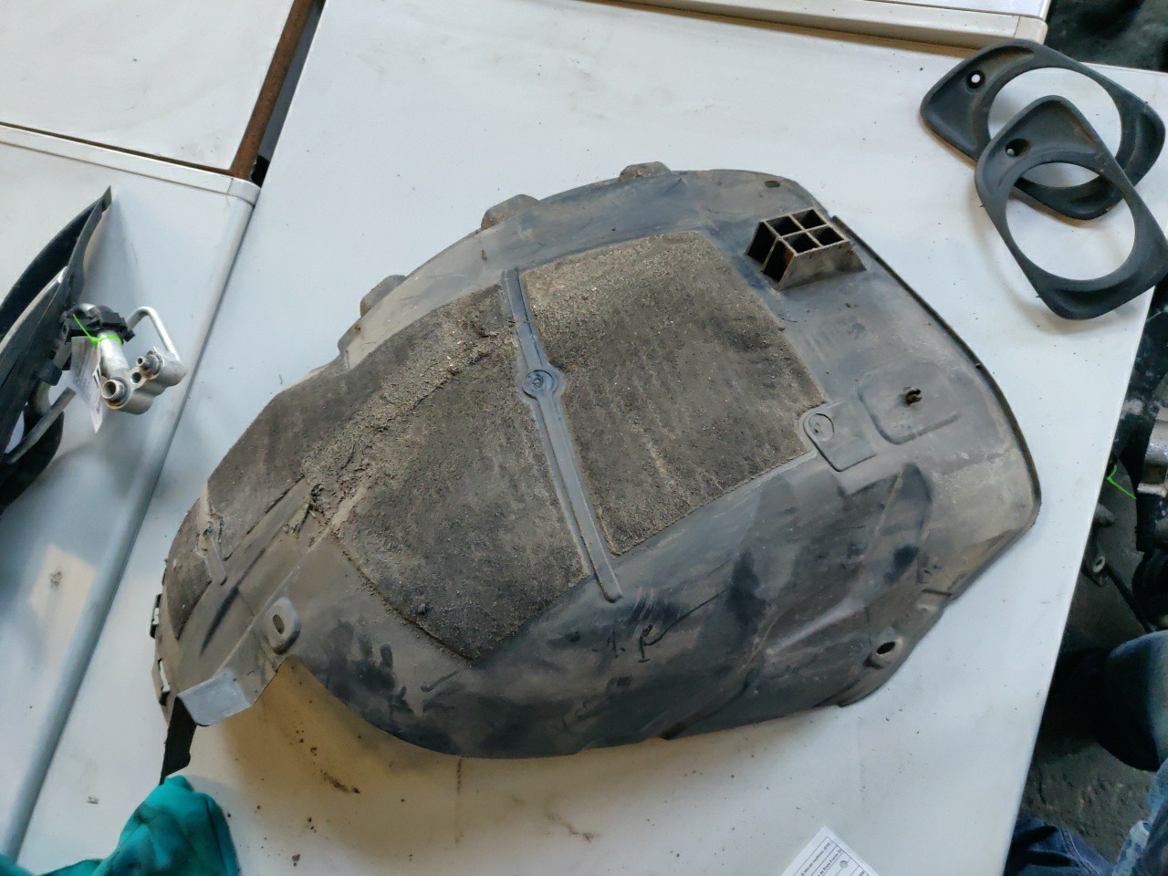 Parte de Trás da Cava de Roda Frente Direita OPEL MERIVA B Veículo multiuso (S10) | 10 - 17