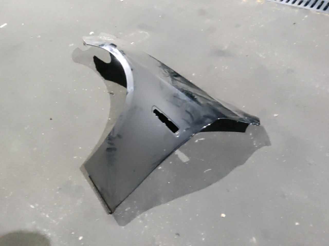 Guarda Lamas Frente Esquerdo BMW 5 (F10) | 09 - 16 Imagem-5 Guarda Lamas Frente Esquerdo BMW 5 (F10) | 09 - 16 Imagem-5