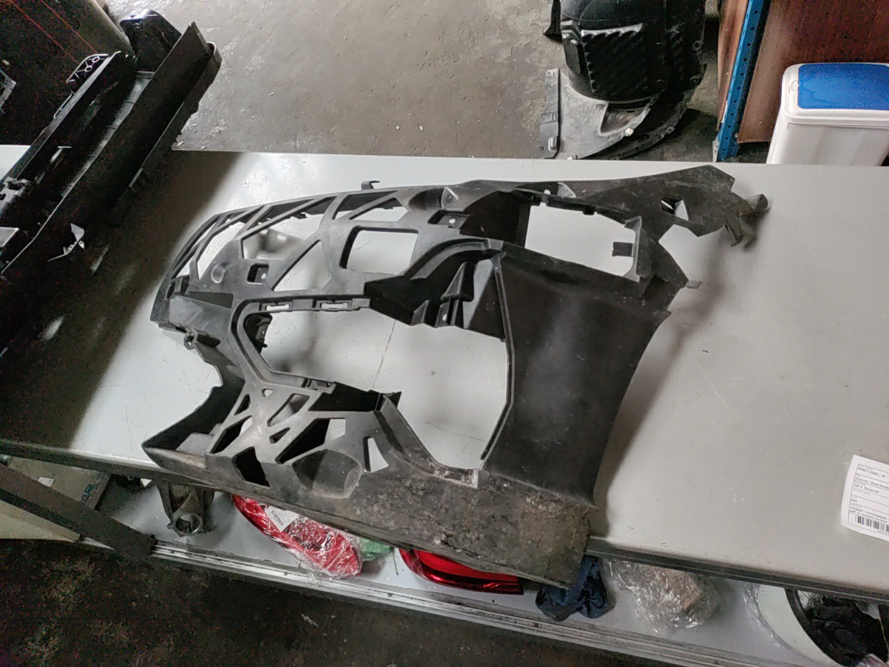 Suporte / Guia Direita do Parachoques Frente BMW 3 (G20) | 18 - 