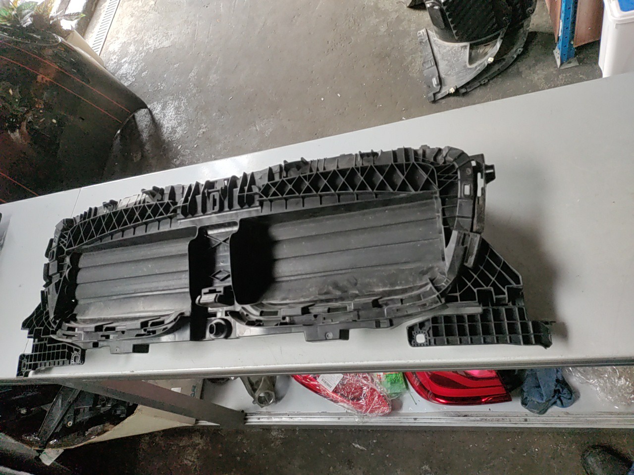 Entrada de Ar / Suporte da Grelha Frontal Central OPEL Astra F Hatchback (53_, 54_, 58_, 59_)