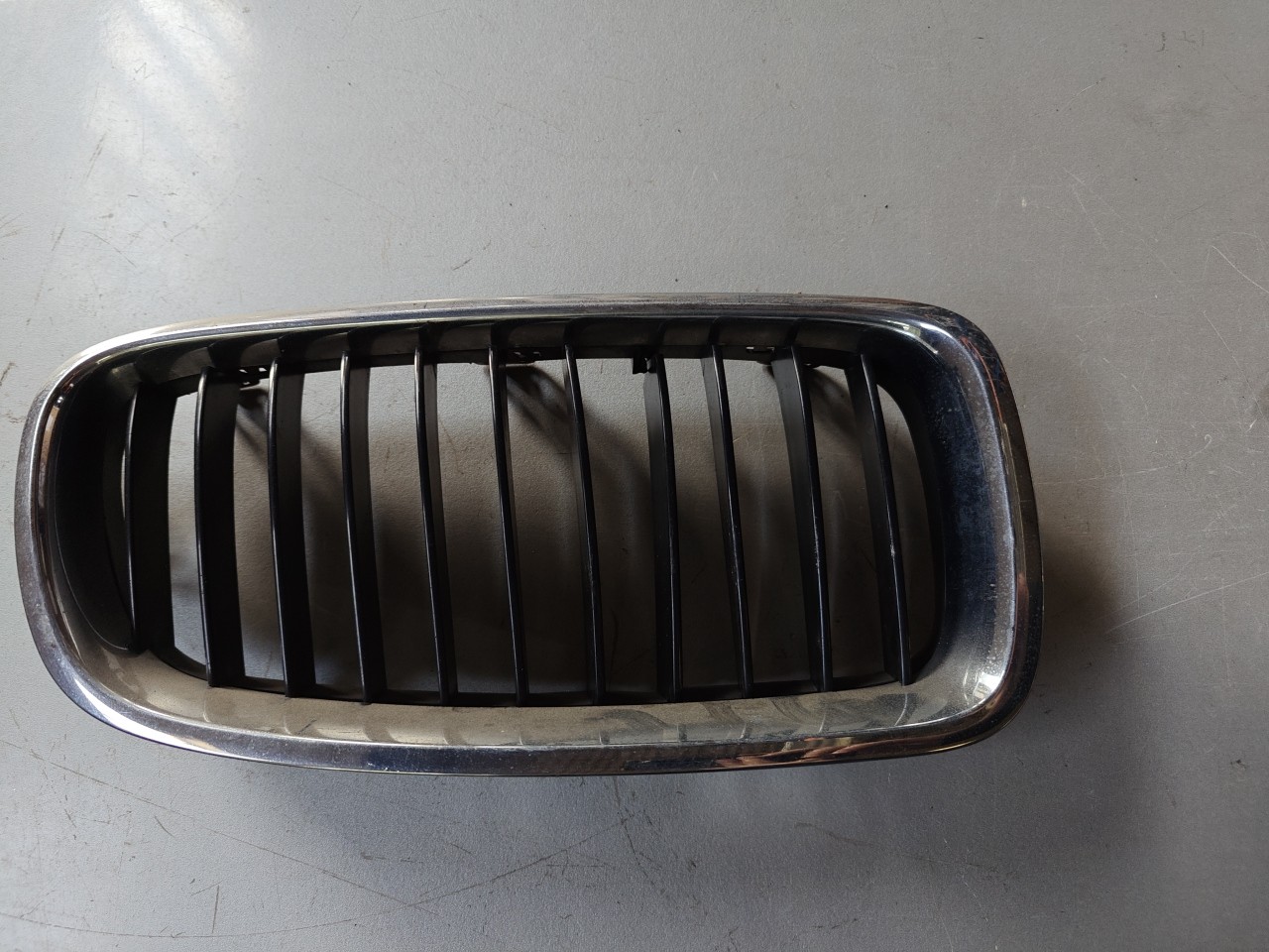 Aro da Grelha Direita BMW 3 (F30, F80) | 11 - 18