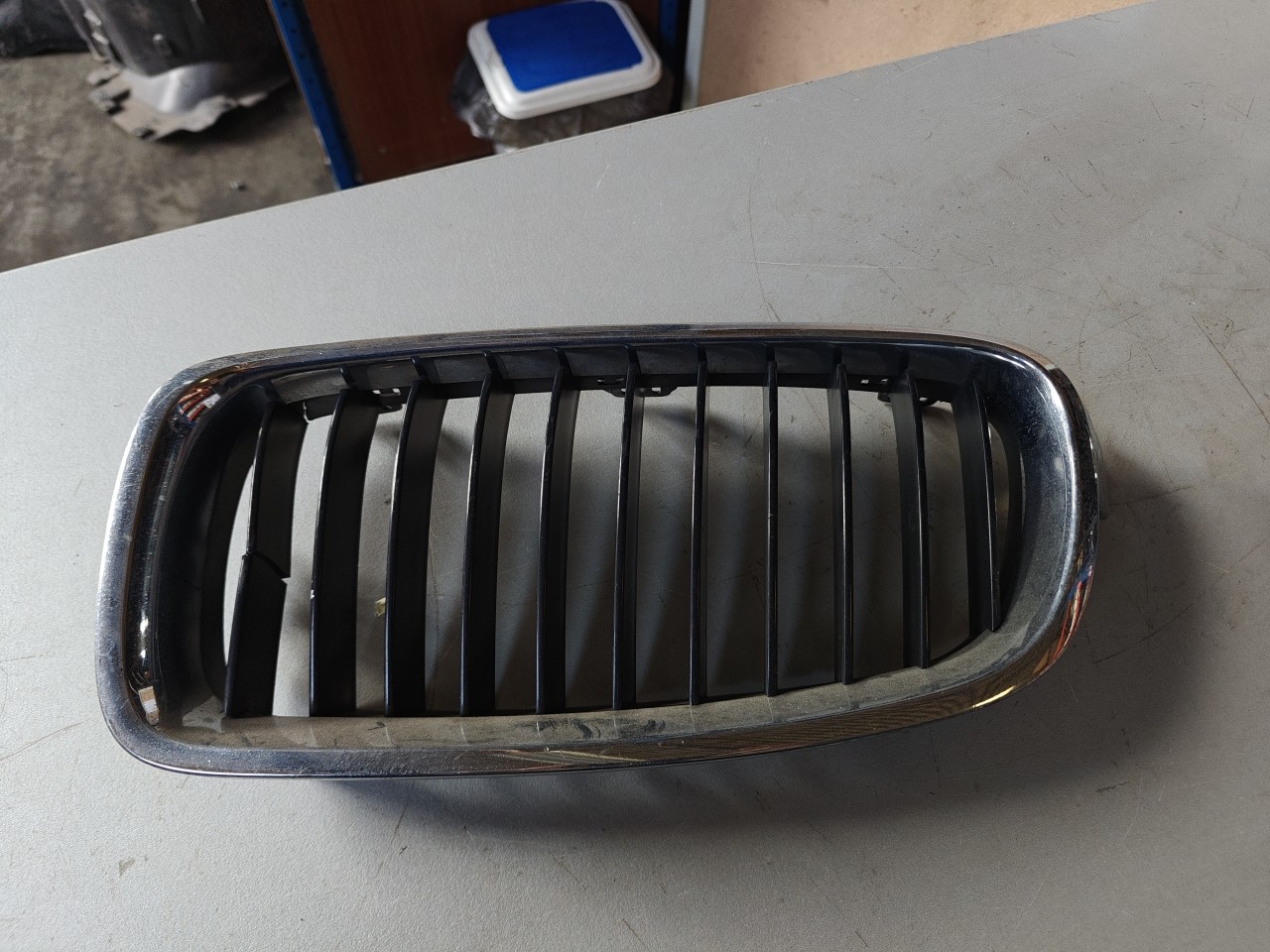 Aro da Grelha Esquerda BMW 3 (F30, F80) | 11 - 18