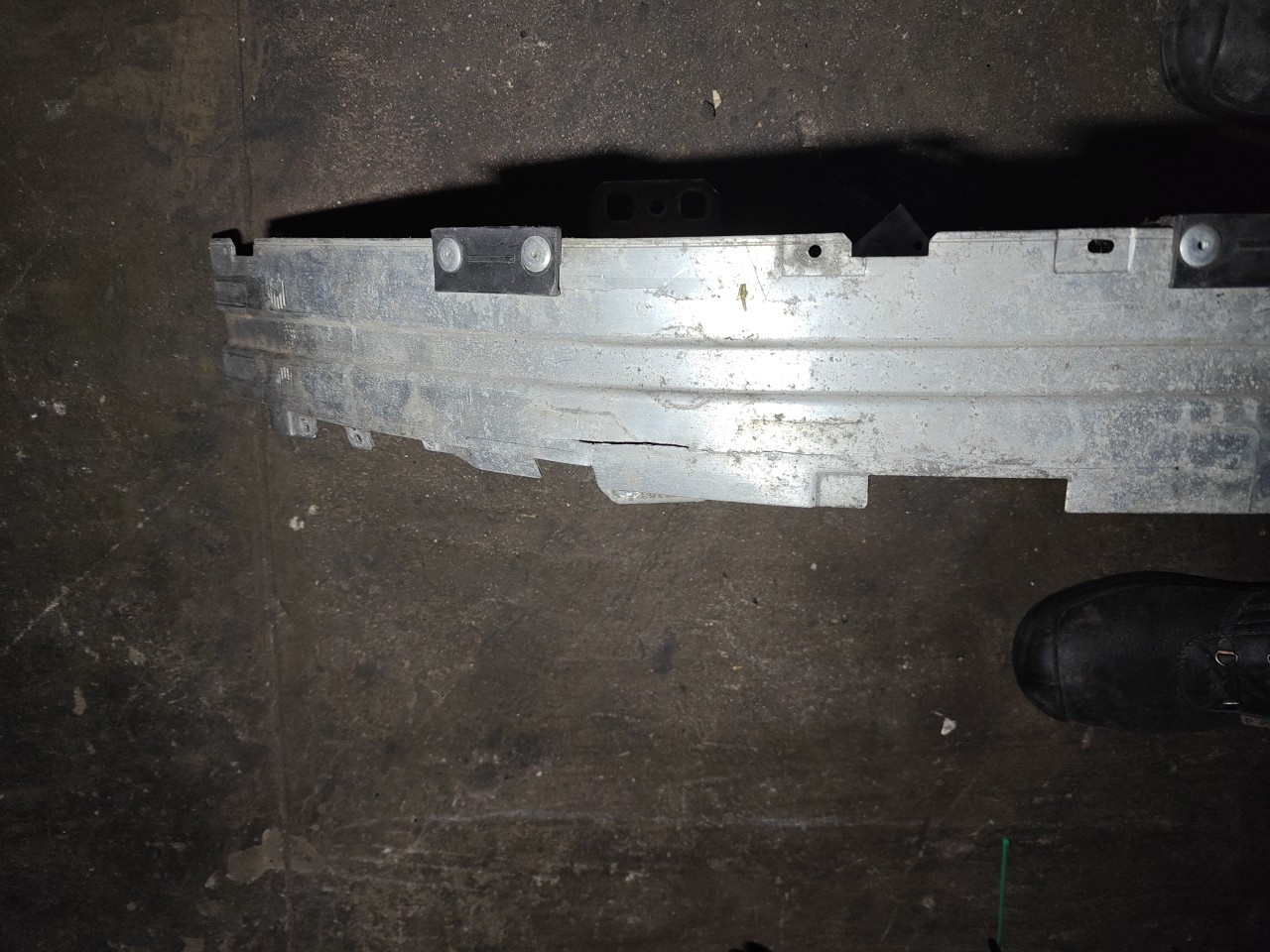 Reforço do Parachoques da Frente / Frontal BMW 5 (E60) | 01 - 10 Imagem-1 Reforço do Parachoques da Frente / Frontal BMW 5 (E60) | 01 - 10 Imagem-1