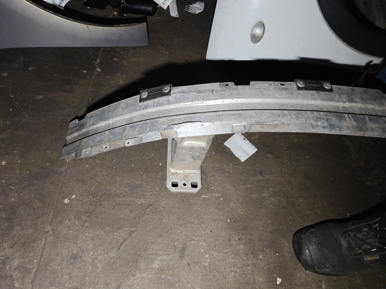 Reforço do Parachoques da Frente / Frontal BMW 5 (E60) | 01 - 10 Imagem-2 Reforço do Parachoques da Frente / Frontal BMW 5 (E60) | 01 - 10 Imagem-2