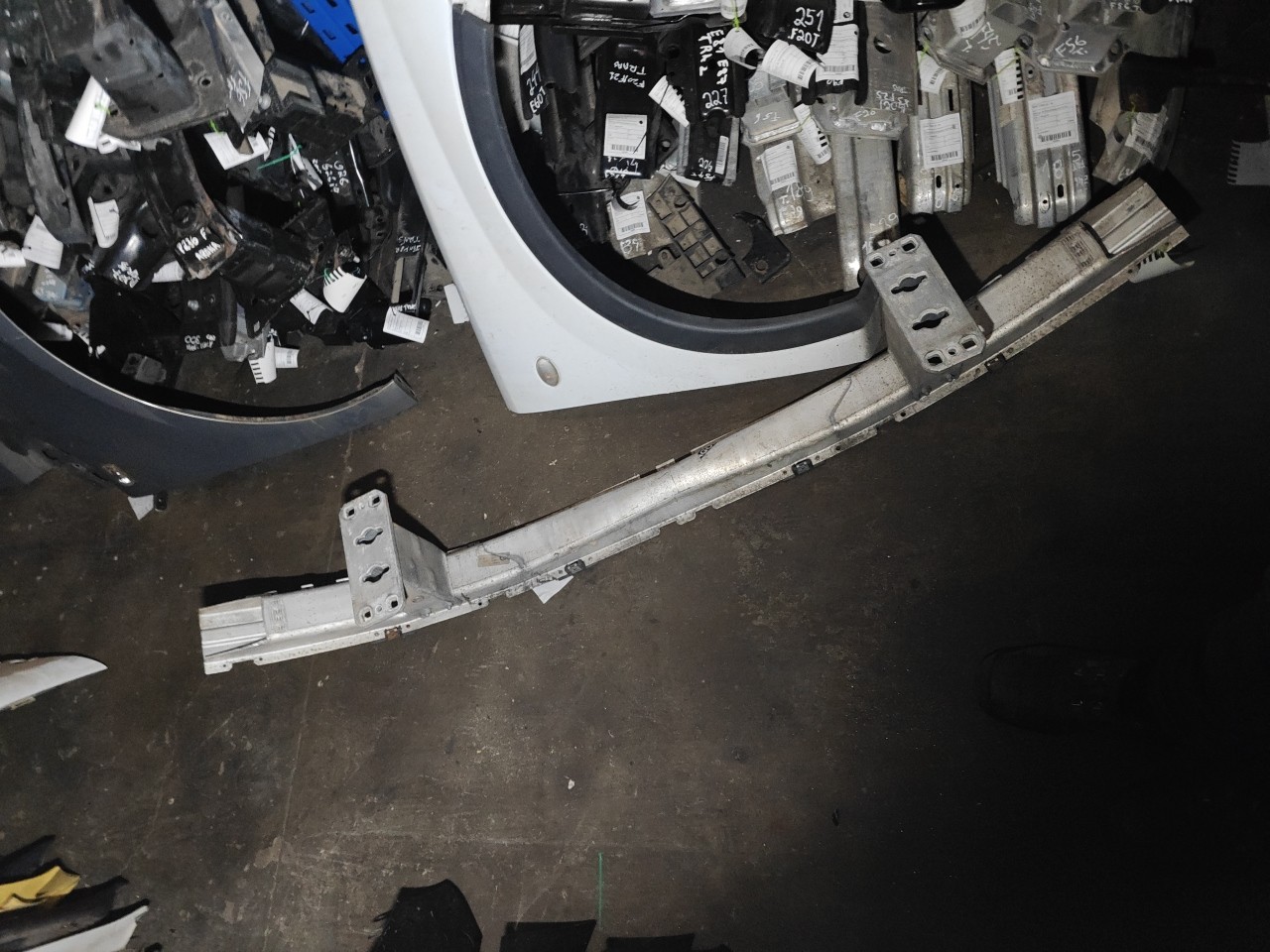 Reforço do Parachoques da Frente / Frontal BMW 5 (E60) | 01 - 10 Imagem-4 Reforço do Parachoques da Frente / Frontal BMW 5 (E60) | 01 - 10 Imagem-4