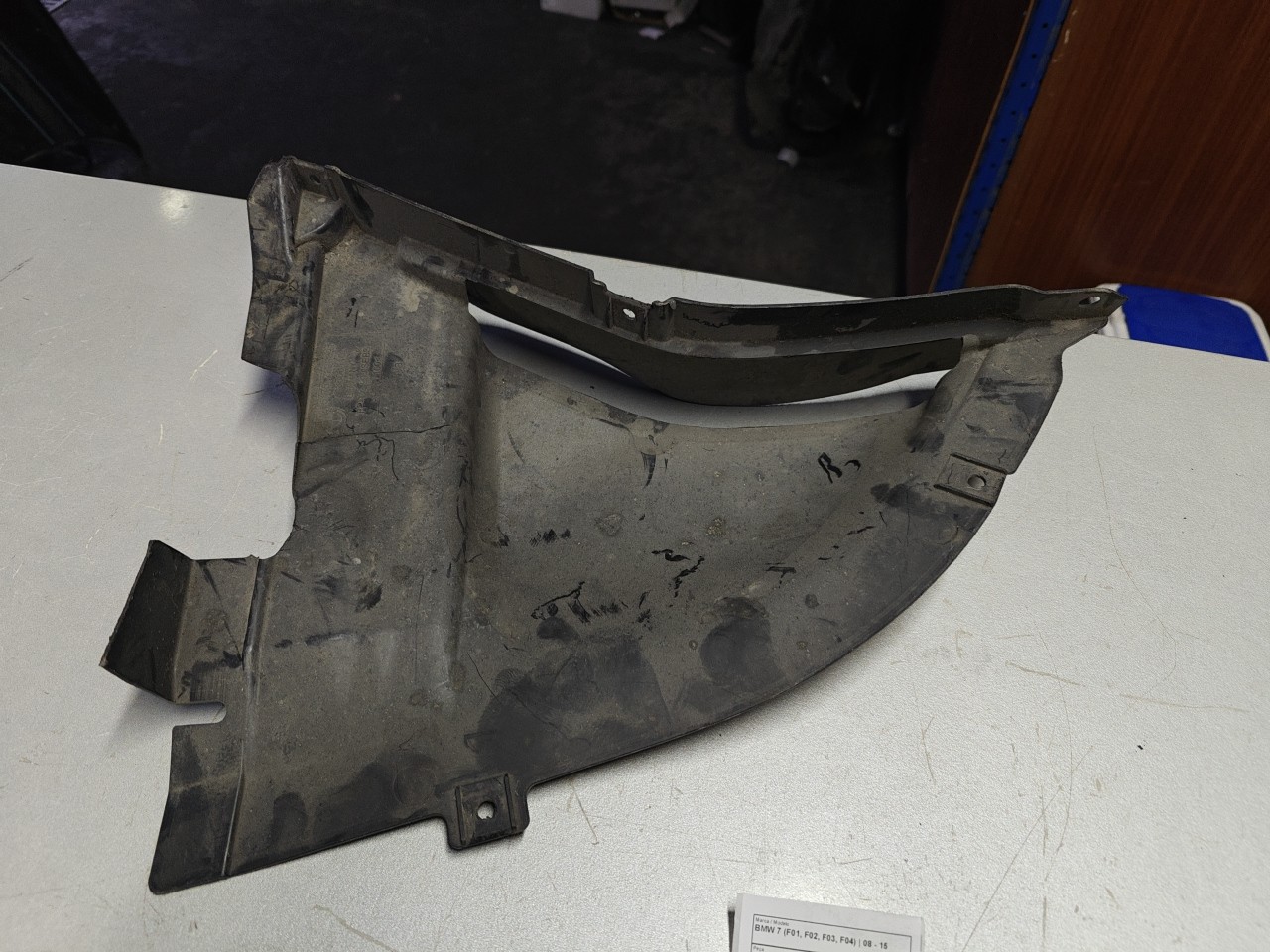 Triangulo da Cava de Roda Frente Esquerda BMW 7 (F01, F02, F03, F04) | 08 - 15
