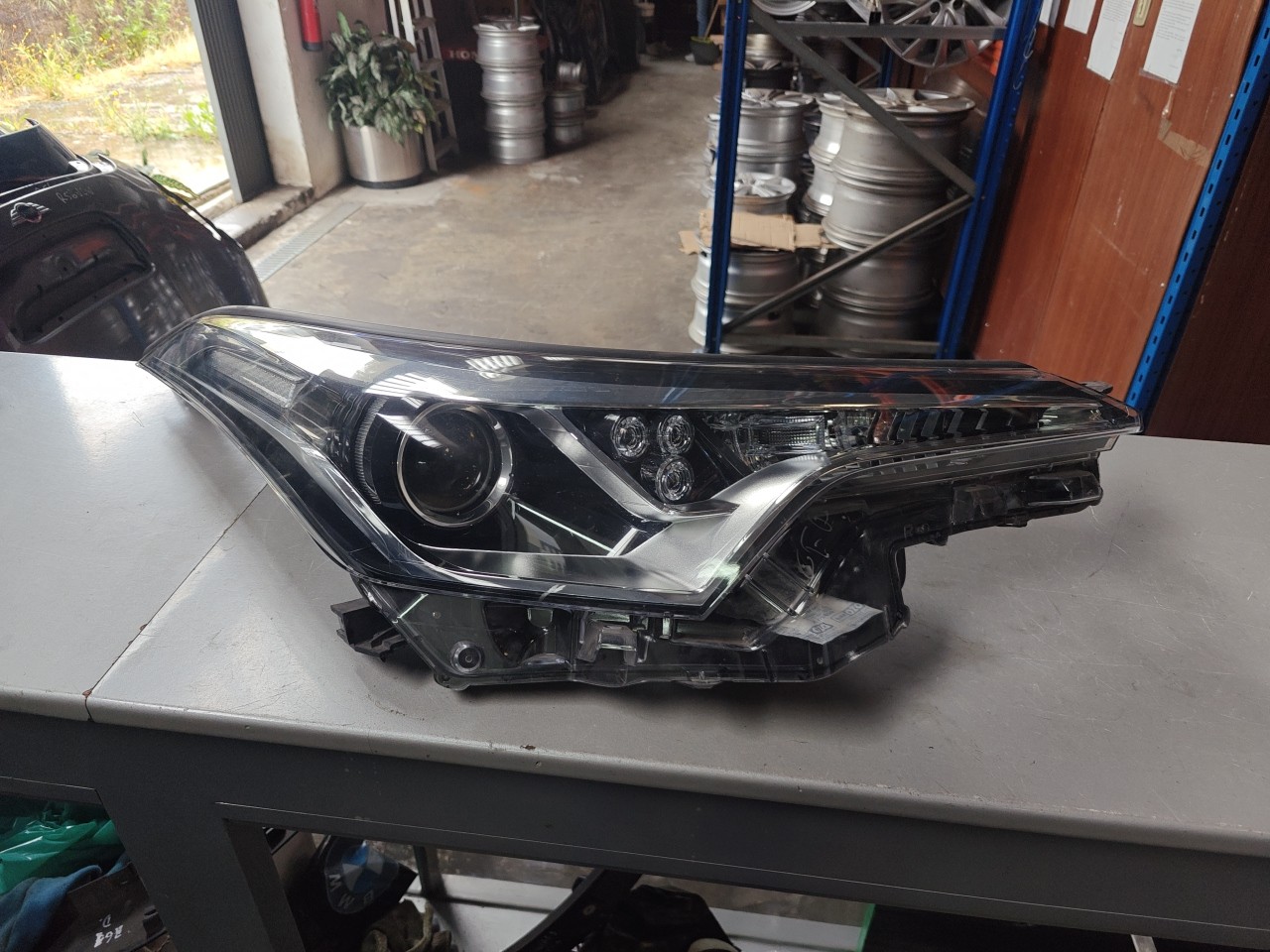 Farol Frente Direito / Otica Direita TOYOTA C-HR (_X1_) | 16 - 