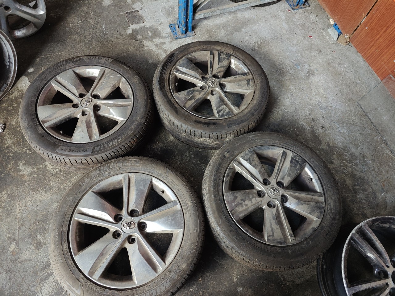 Conjunto de Jantes Especiais 17 polegadas jogo TOYOTA AVENSIS três volumes (_T27_) | 08 - 18