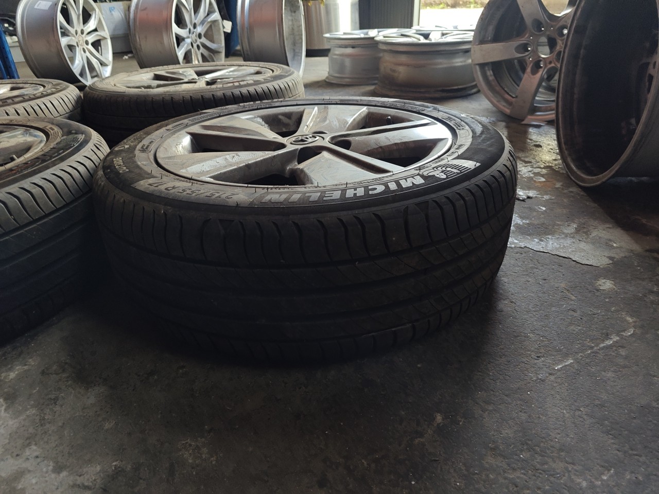 Conjunto de Jantes Especiais 17 polegadas jogo TOYOTA AVENSIS três volumes (_T27_) | 08 - 18 Imagem-5 Conjunto de Jantes Especiais 17 polegadas jogo TOYOTA AVENSIS três volumes (_T27_) | 08 - 18 Imagem-5