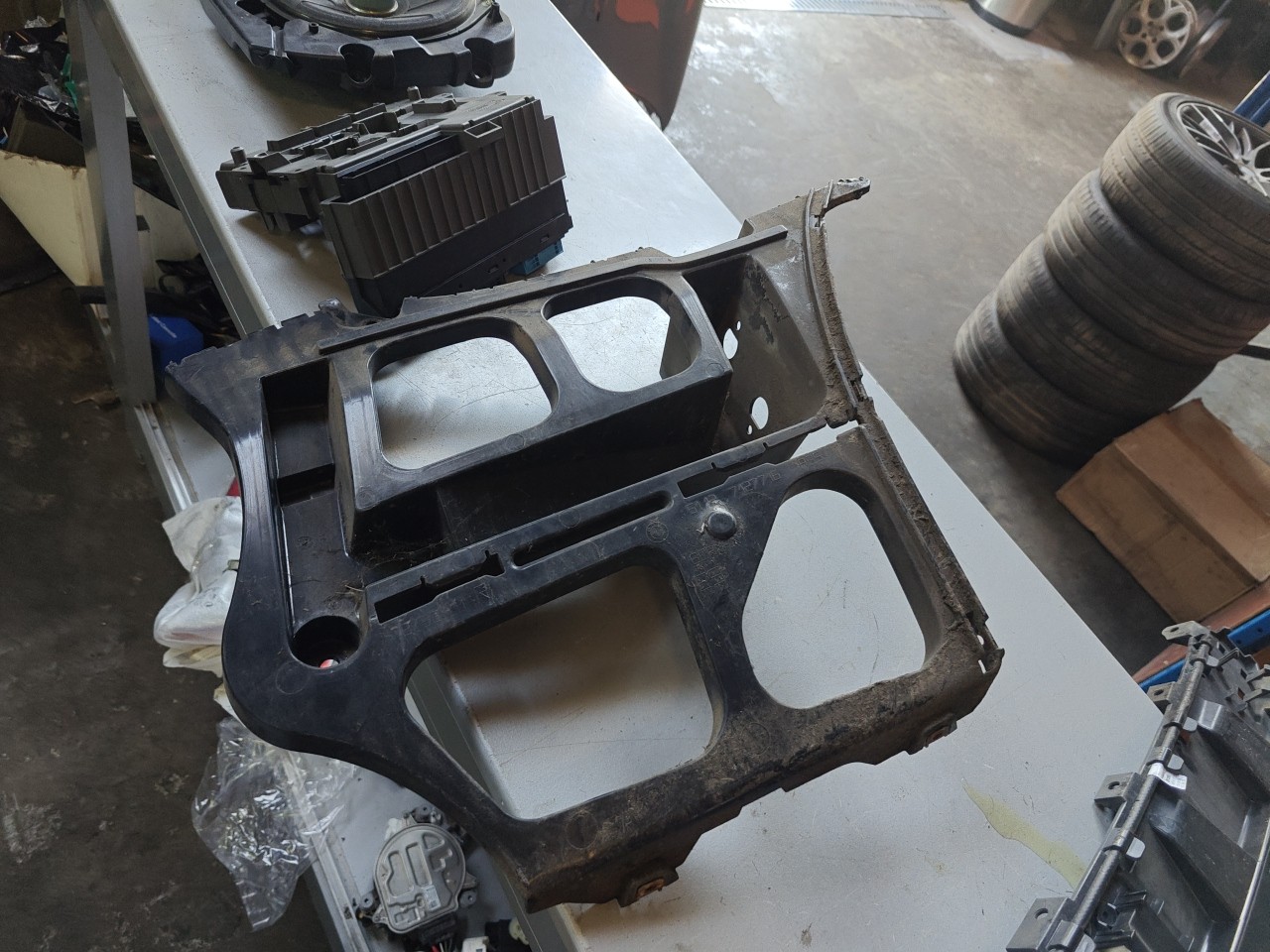 Suporte / Guia Direita do Parachoques Frente BMW 3 Touring (E91) | 04 - 12