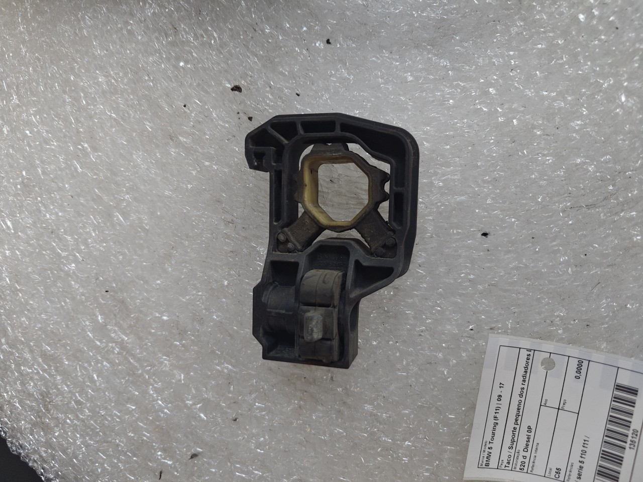 Taco / Suporte pequeno dos radiadores Direito BMW 5 Touring (F11) | 09 - 17