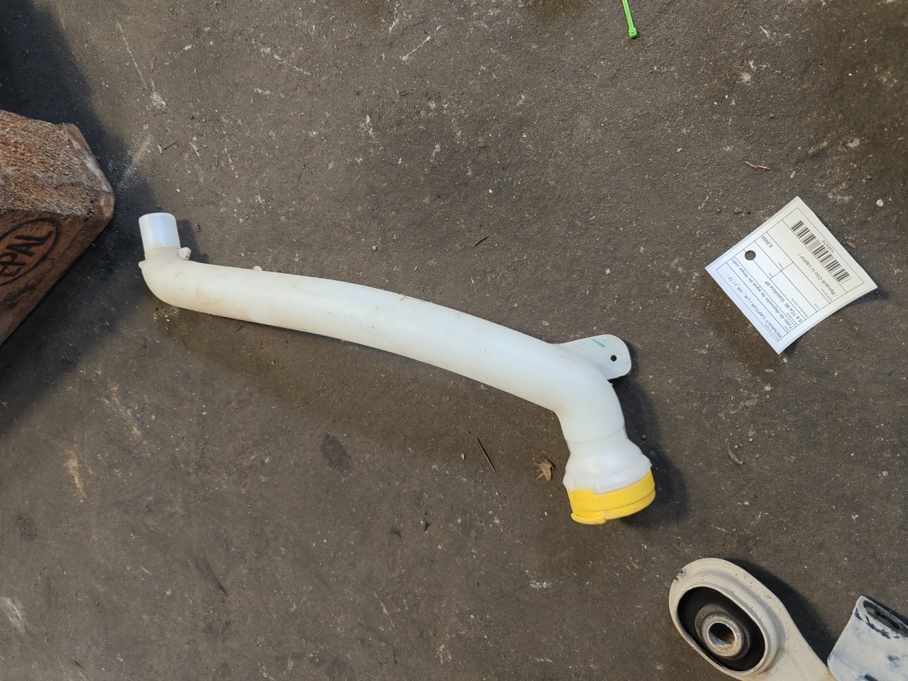 Tubo do deposito de agua do limpa vidros RENAULT CAPTUR I (J5_, H5_) | 13 - 