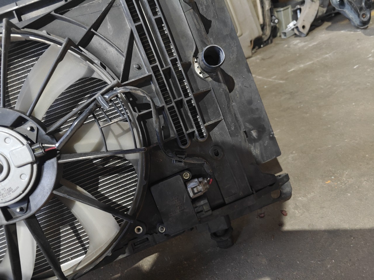 Conjunto de Radiadores e Termoventilador TOYOTA AVENSIS três volumes (_T27_) | 08 - 18 Imagem-6