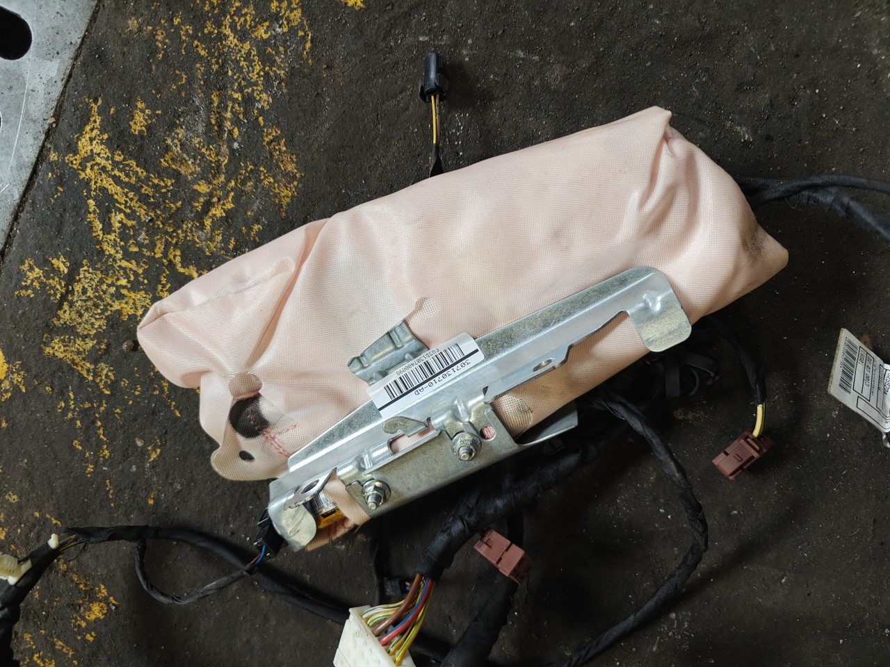 Airbag do Banco Frente Direito BMW 5 Touring (F11) | 09 - 17 Imagem-2 Airbag do Banco Frente Direito BMW 5 Touring (F11) | 09 - 17 Imagem-2