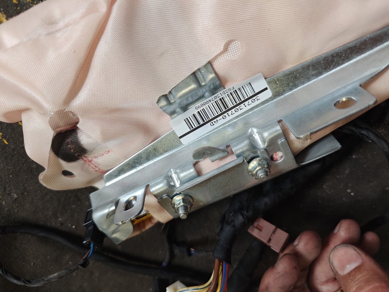 Airbag do Banco Frente Direito BMW 5 Touring (F11) | 09 - 17 Imagem-3 Airbag do Banco Frente Direito BMW 5 Touring (F11) | 09 - 17 Imagem-3