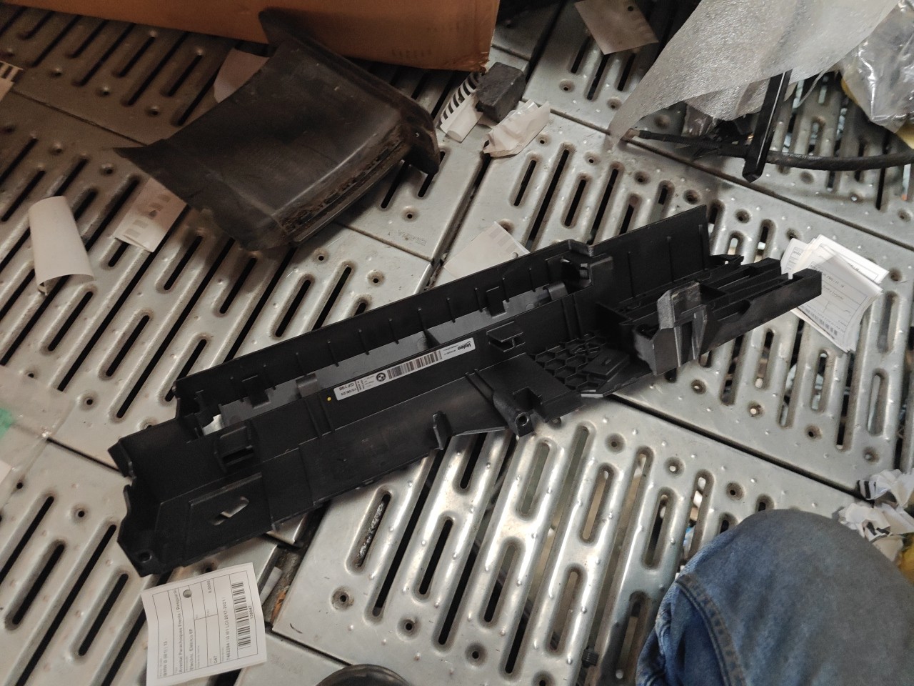 Suporte Esquerdo do Radiador BMW i8 (I12) | 14 - 