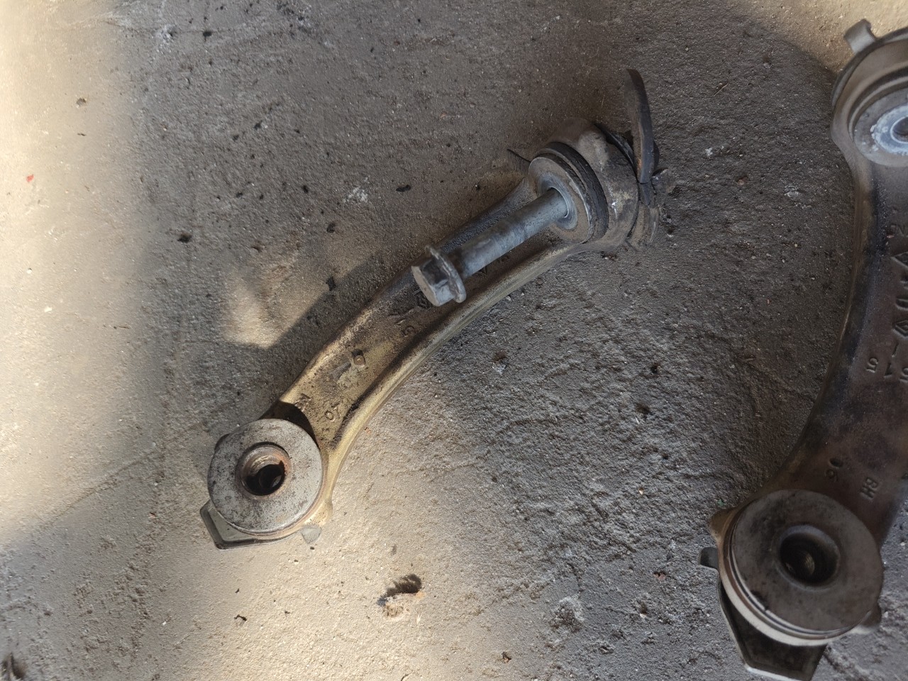 Suporte / Guia / Apoio de chapa aluminio RENAULT LAGUNA II Grandtour (KG0/1_) | 01 - 07