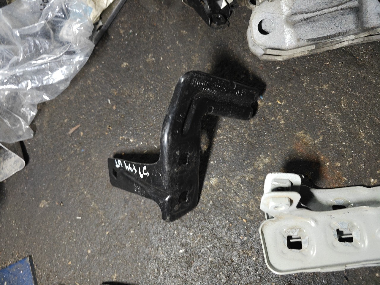 Suporte / Guia Esquerda do Guarda Lamas BMW 3 Gran Turismo (F34) | 12 - 
