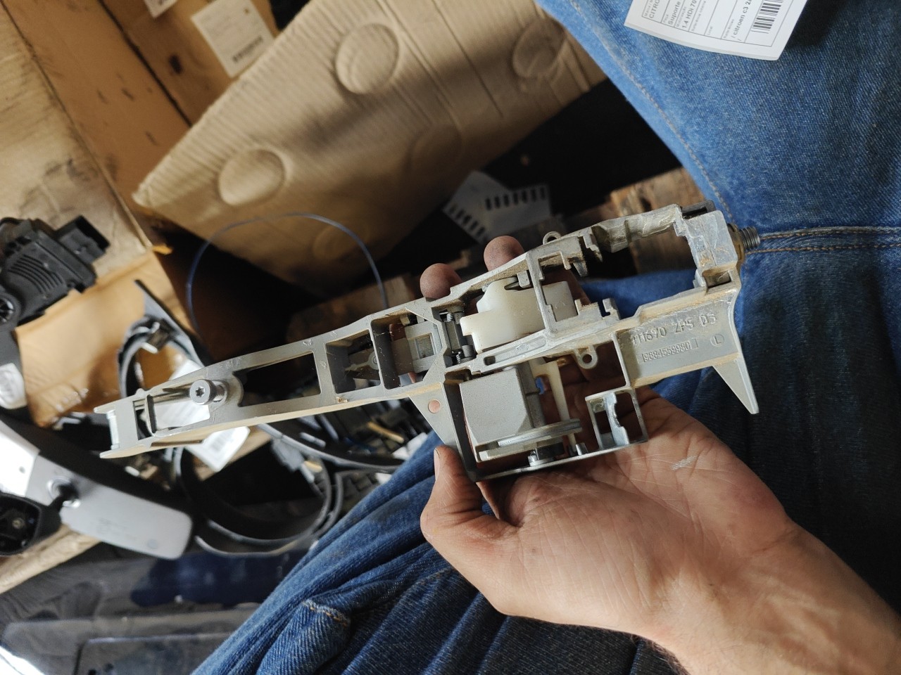 Suporte do Puxador Tras Direito CITROEN C3 II (SC_) | 09 - 