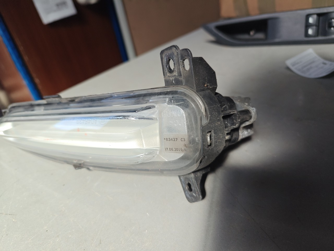 Farol / LED Diurno Frente Direito BMW i3 (I01) | 13 -  Imagem-5 Farol / LED Diurno Frente Direito BMW i3 (I01) | 13 -  Imagem-5