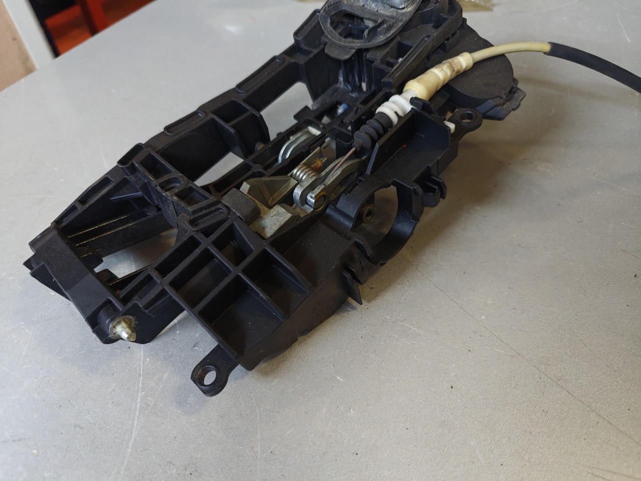 Suporte do Puxador Frente Esquerdo BMW 5 Touring (F11) | 09 - 17
