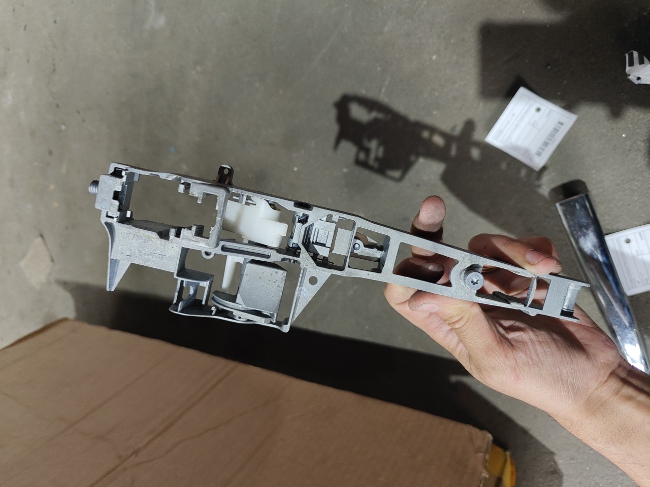 Suporte do Puxador Frente Esquerdo CITROEN C3 II (SC_) | 09 - 