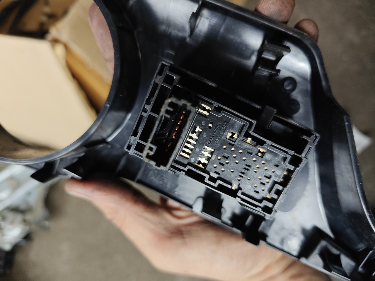 Interruptor Vidro Tras Direito TOYOTA C-HR (_X1_) | 16 -  Imagem-3