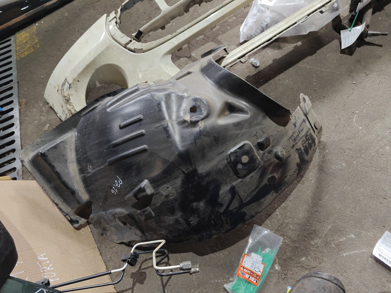 Parte de Trás da Cava de Roda Frente Direita RENAULT ZOE (BFM_) | 12 - 