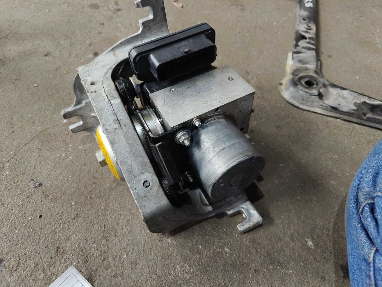 Bomba / Modulo ABS RENAULT ZOE (BFM_) | 12 - 
