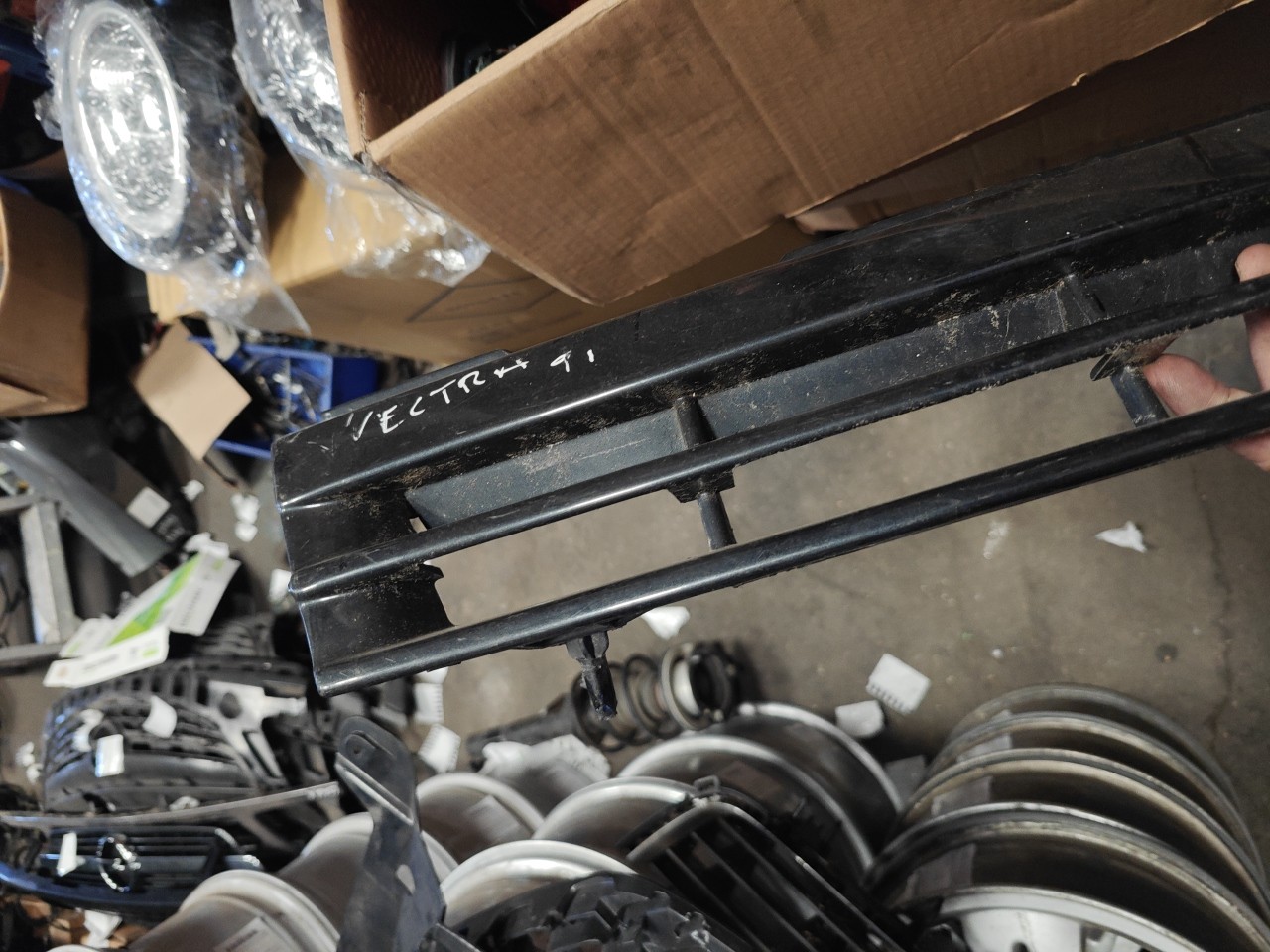 Grelha Frontal OPEL VECTRA A (J89) | 88 - 95 Imagem-2 Grelha Frontal OPEL VECTRA A (J89) | 88 - 95 Imagem-2