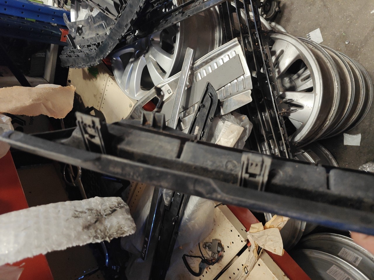 Grelha Frontal OPEL VECTRA A (J89) | 88 - 95 Imagem-5 Grelha Frontal OPEL VECTRA A (J89) | 88 - 95 Imagem-5