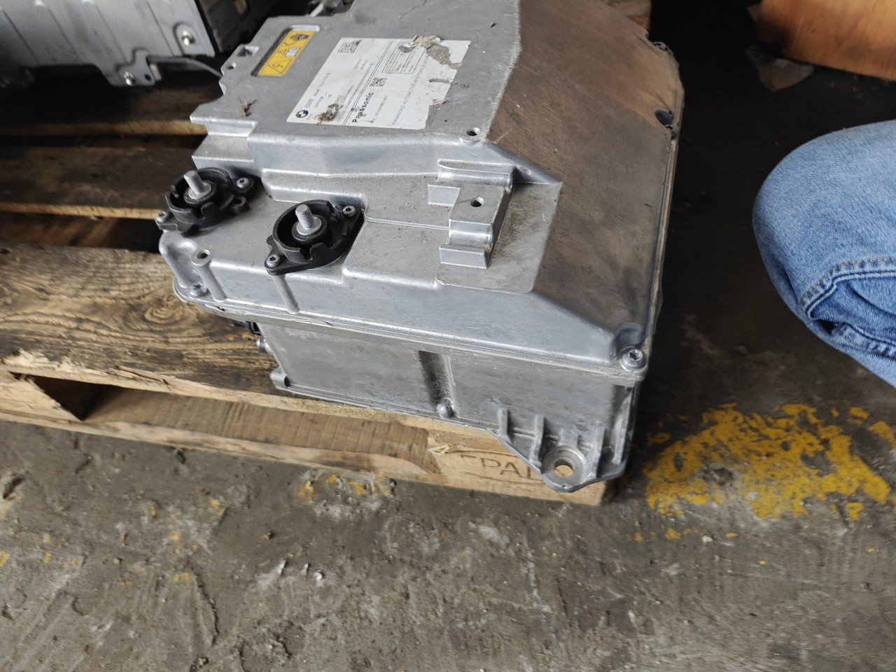 Distribuidor de Bateria BMW i3 (I01) | 13 -  Imagem-2 Distribuidor de Bateria BMW i3 (I01) | 13 -  Imagem-2