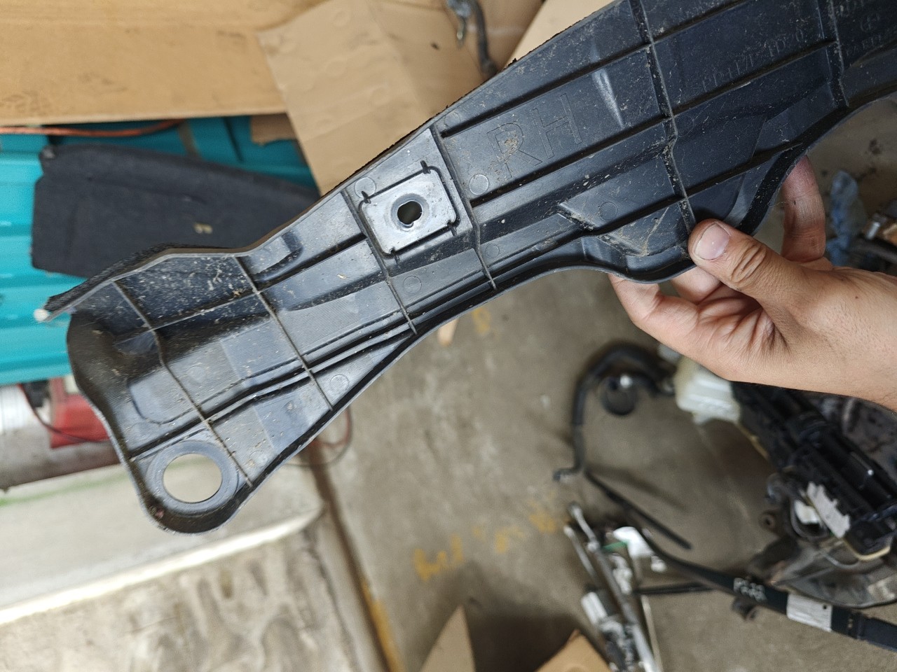Suporte / Guia / Apoio de plastico TOYOTA AURIS (_E18_) | 12 - 18 Imagem-2 Suporte / Guia / Apoio de plastico TOYOTA AURIS (_E18_) | 12 - 18 Imagem-2