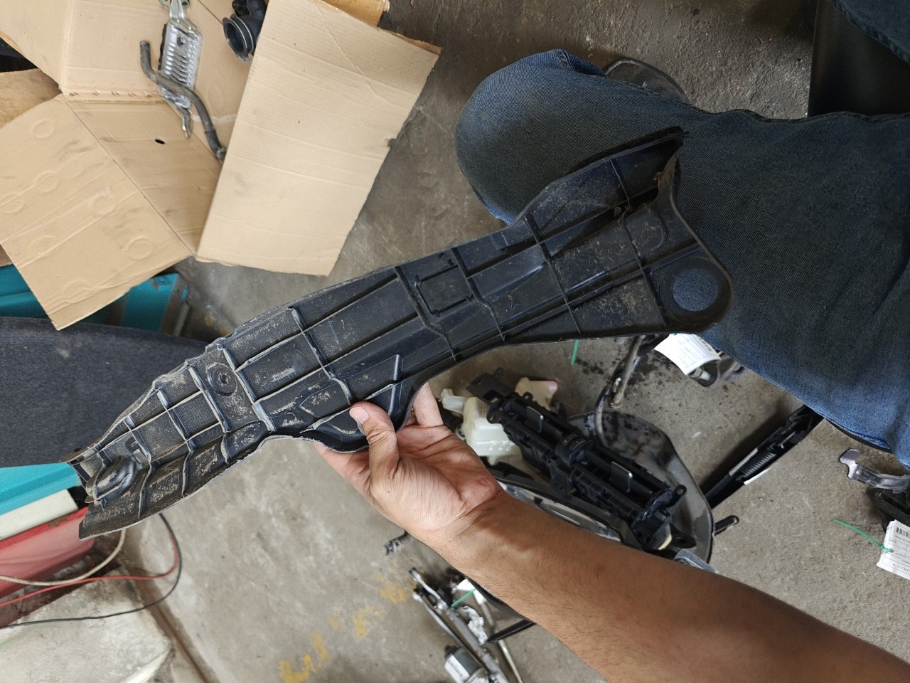 Suporte / Guia / Apoio de plastico TOYOTA AURIS (_E18_) | 12 - 18