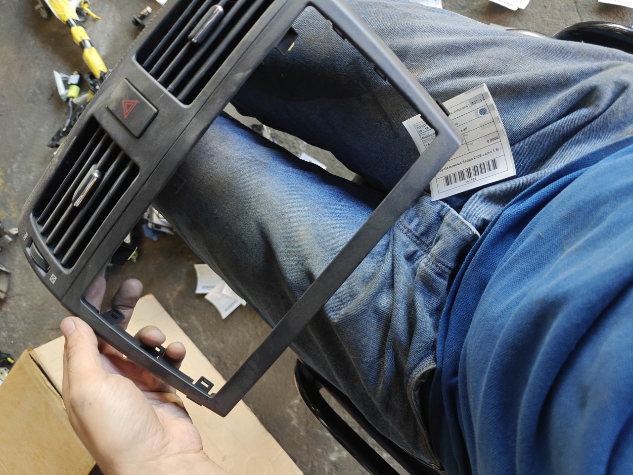 Moldura / Aro do Radio TOYOTA AVENSIS três volumes (_T27_) | 08 - 18