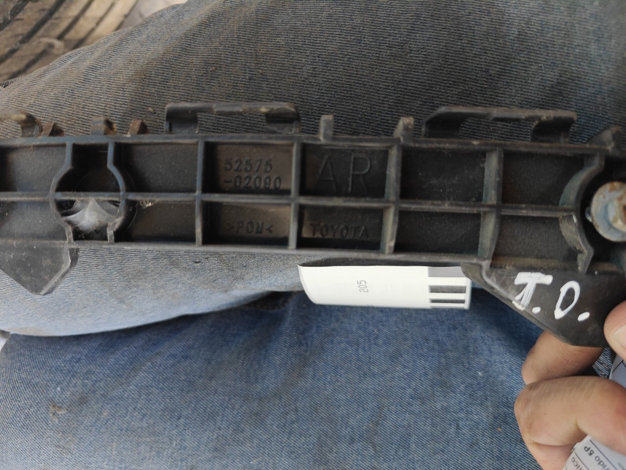 Suporte / Guia / Apoio de plastico TOYOTA AURIS (_E18_) | 12 - 18 Imagem-2 Suporte / Guia / Apoio de plastico TOYOTA AURIS (_E18_) | 12 - 18 Imagem-2
