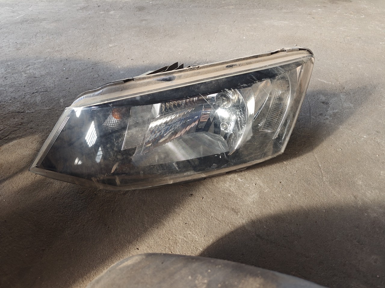 Farol Frente Esquerdo / Otica Esquerda SKODA FABIA III (NJ3) | 14 - 