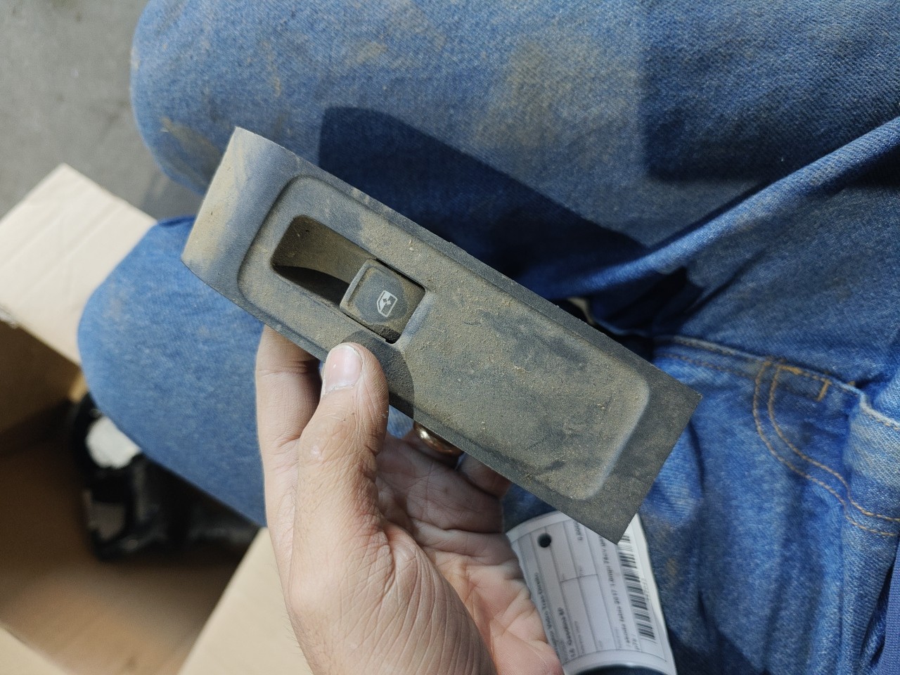 Interruptor Vidro Tras Direito SKODA FABIA III (NJ3) | 14 - 