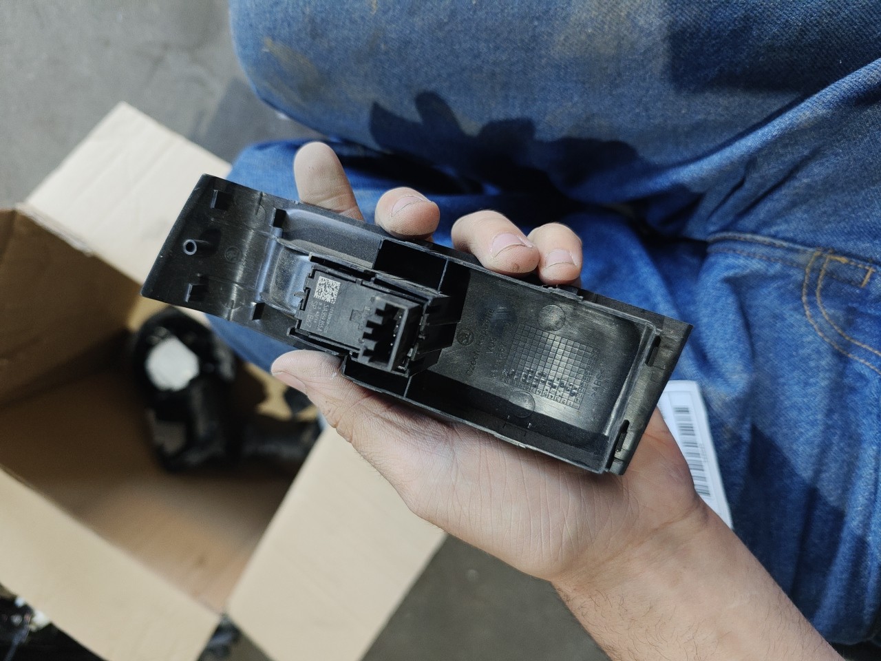 Interruptor Vidro Tras Direito SKODA FABIA III (NJ3) | 14 -  Imagem-2