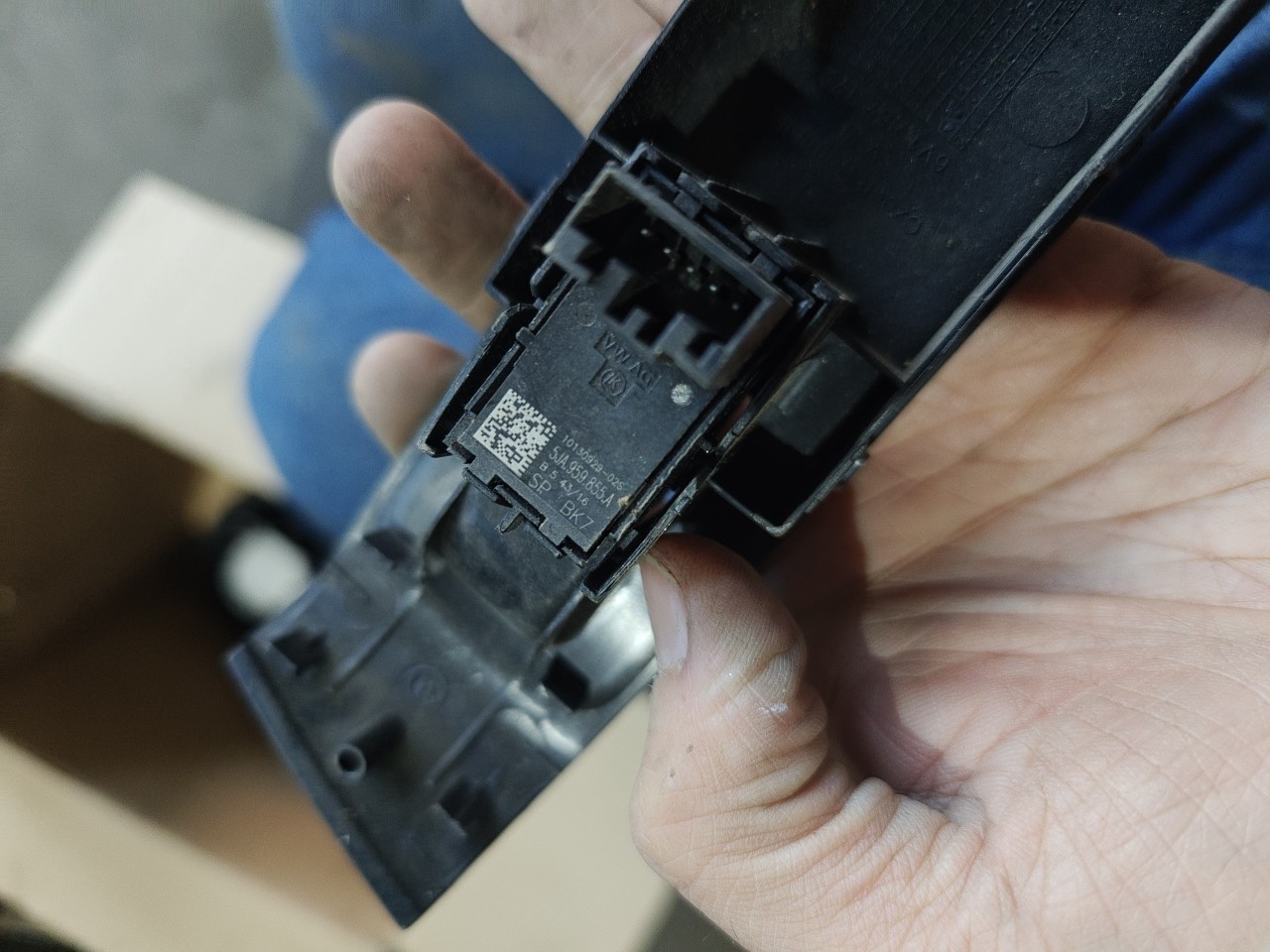 Interruptor Vidro Tras Direito SKODA FABIA III (NJ3) | 14 -  Imagem-4