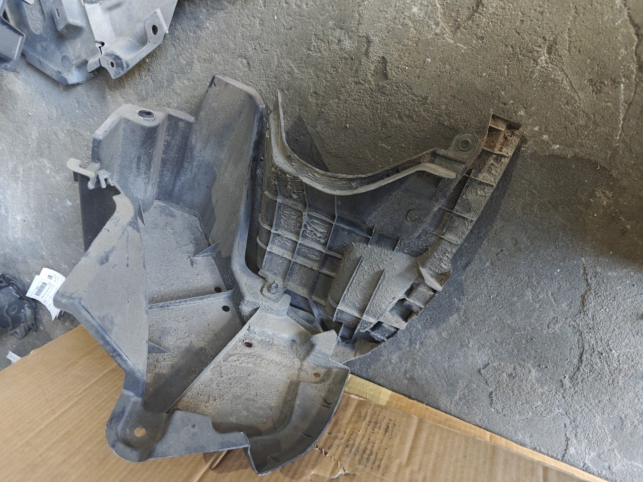 Blindagem / Resguardo de plastico cobertura pequen TOYOTA AURIS (_E18_) | 12 - 18
