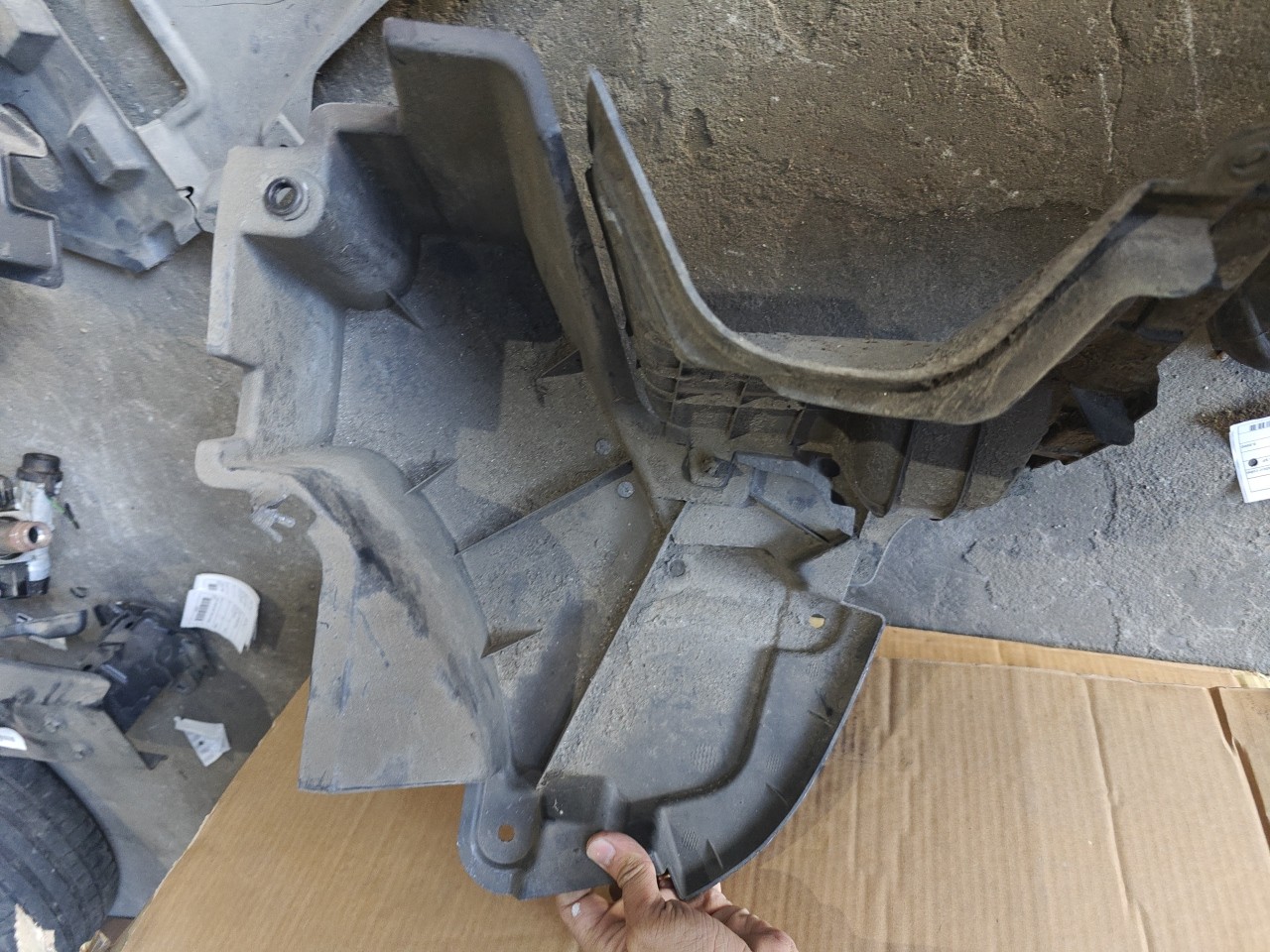 Blindagem / Resguardo de plastico cobertura pequen TOYOTA AURIS (_E18_) | 12 - 18 Imagem-1 Blindagem / Resguardo de plastico cobertura pequen TOYOTA AURIS (_E18_) | 12 - 18 Imagem-1