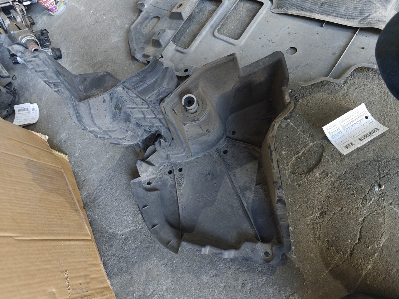 Blindagem / Resguardo de plastico cobertura pequen TOYOTA AURIS (_E18_) | 12 - 18