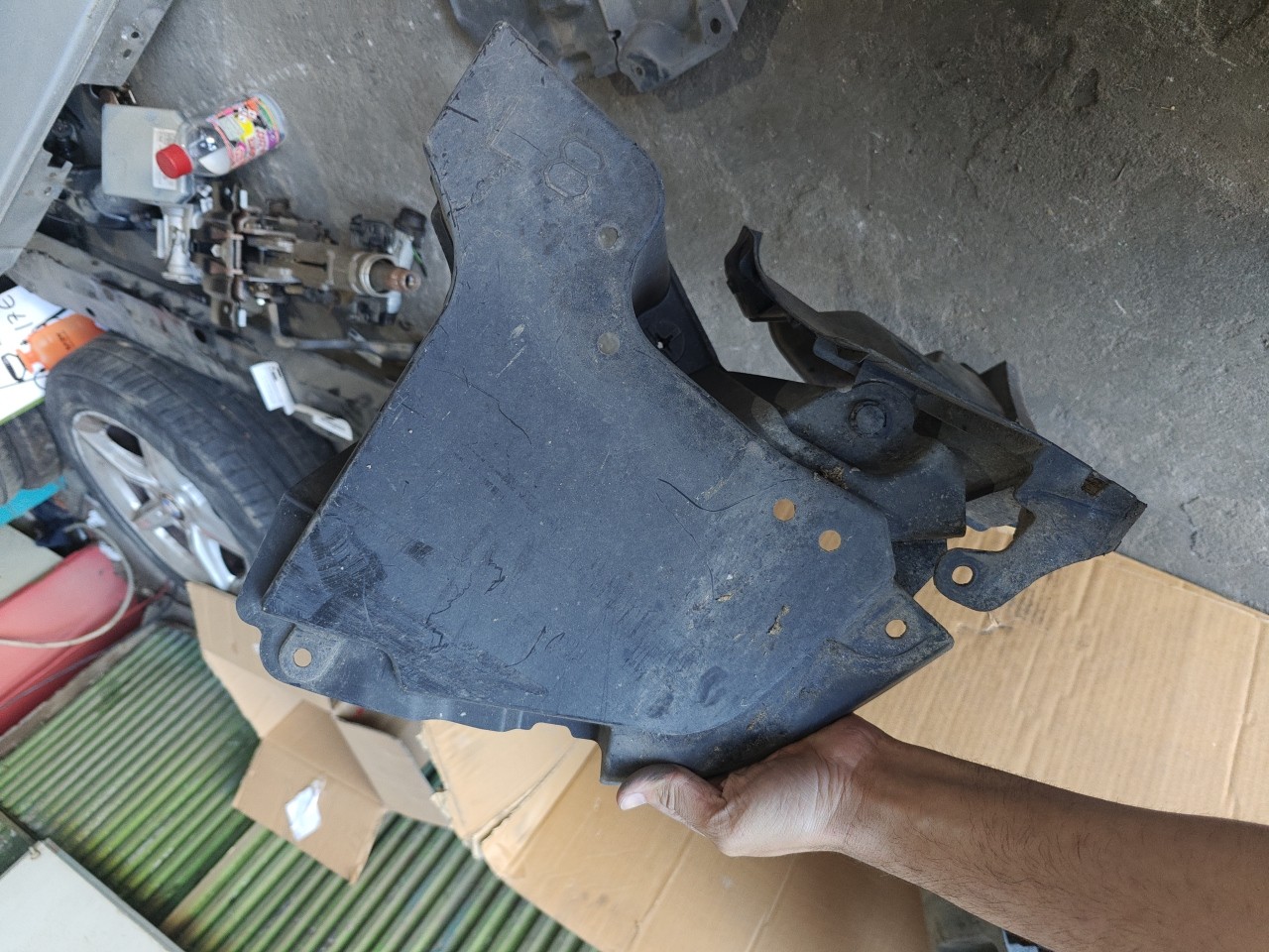 Blindagem / Resguardo de plastico cobertura pequen TOYOTA AURIS (_E18_) | 12 - 18 Imagem-3 Blindagem / Resguardo de plastico cobertura pequen TOYOTA AURIS (_E18_) | 12 - 18 Imagem-3
