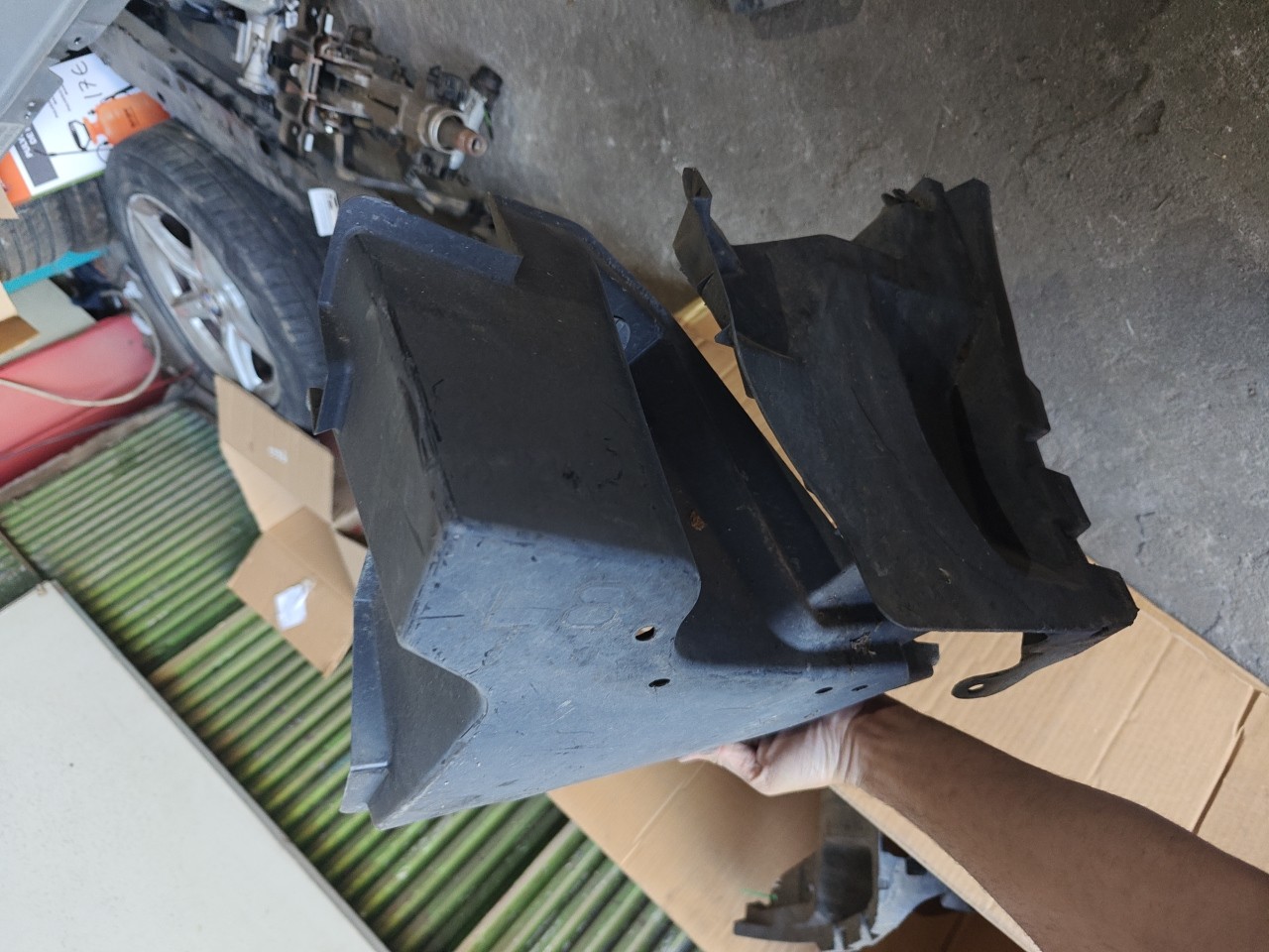Blindagem / Resguardo de plastico cobertura pequen TOYOTA AURIS (_E18_) | 12 - 18 Imagem-4 Blindagem / Resguardo de plastico cobertura pequen TOYOTA AURIS (_E18_) | 12 - 18 Imagem-4