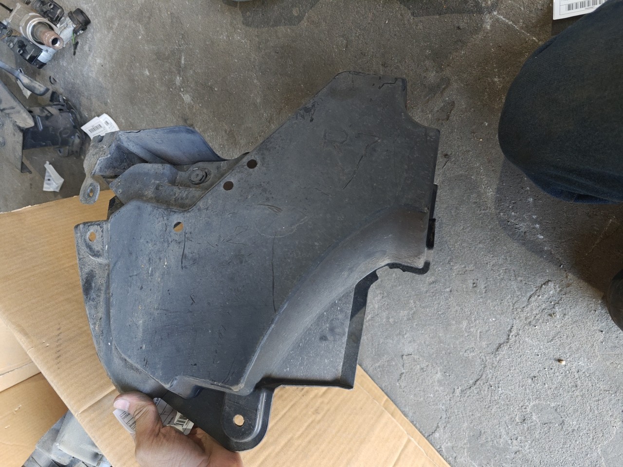Blindagem / Resguardo de plastico cobertura pequen TOYOTA AURIS (_E18_) | 12 - 18 Imagem-3 Blindagem / Resguardo de plastico cobertura pequen TOYOTA AURIS (_E18_) | 12 - 18 Imagem-3