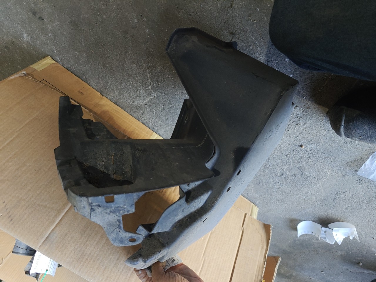 Blindagem / Resguardo de plastico cobertura pequen TOYOTA AURIS (_E18_) | 12 - 18 Imagem-4 Blindagem / Resguardo de plastico cobertura pequen TOYOTA AURIS (_E18_) | 12 - 18 Imagem-4